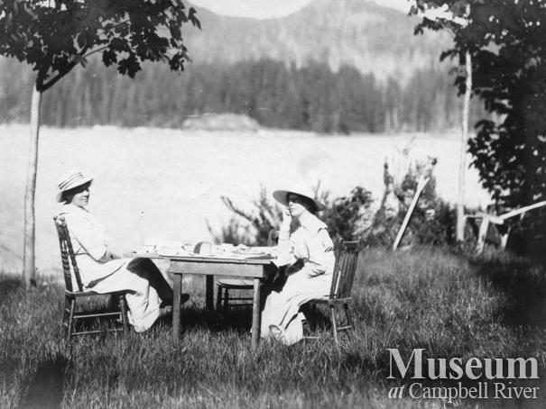 Agnes Twidle and Miss Reader enjoying tea