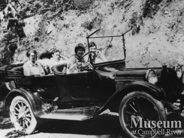 W.E. Anderson’s daughters and others in car on Quadra Island  